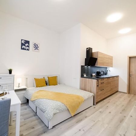 New Apartments Near Dancing House Praga Esterno foto