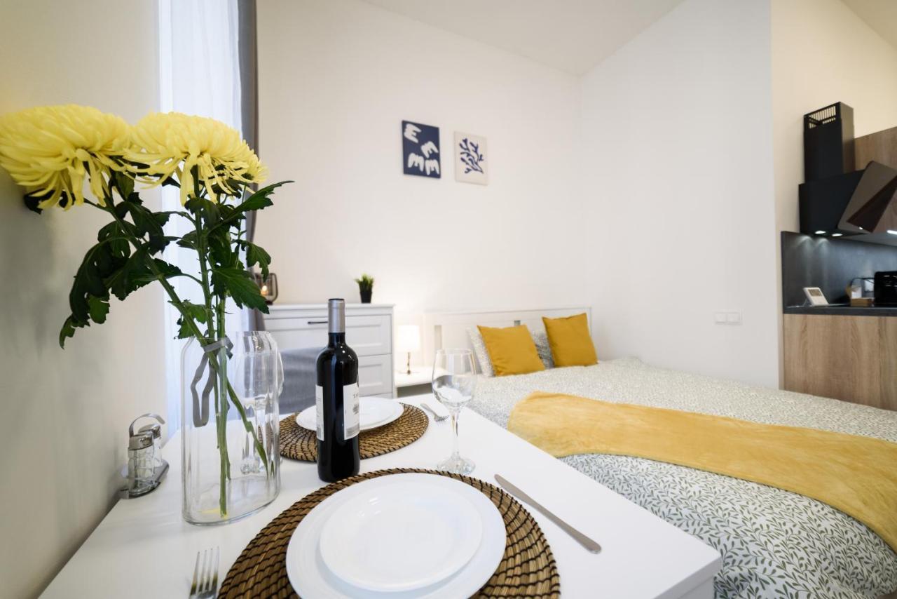 New Apartments Near Dancing House Praga Esterno foto