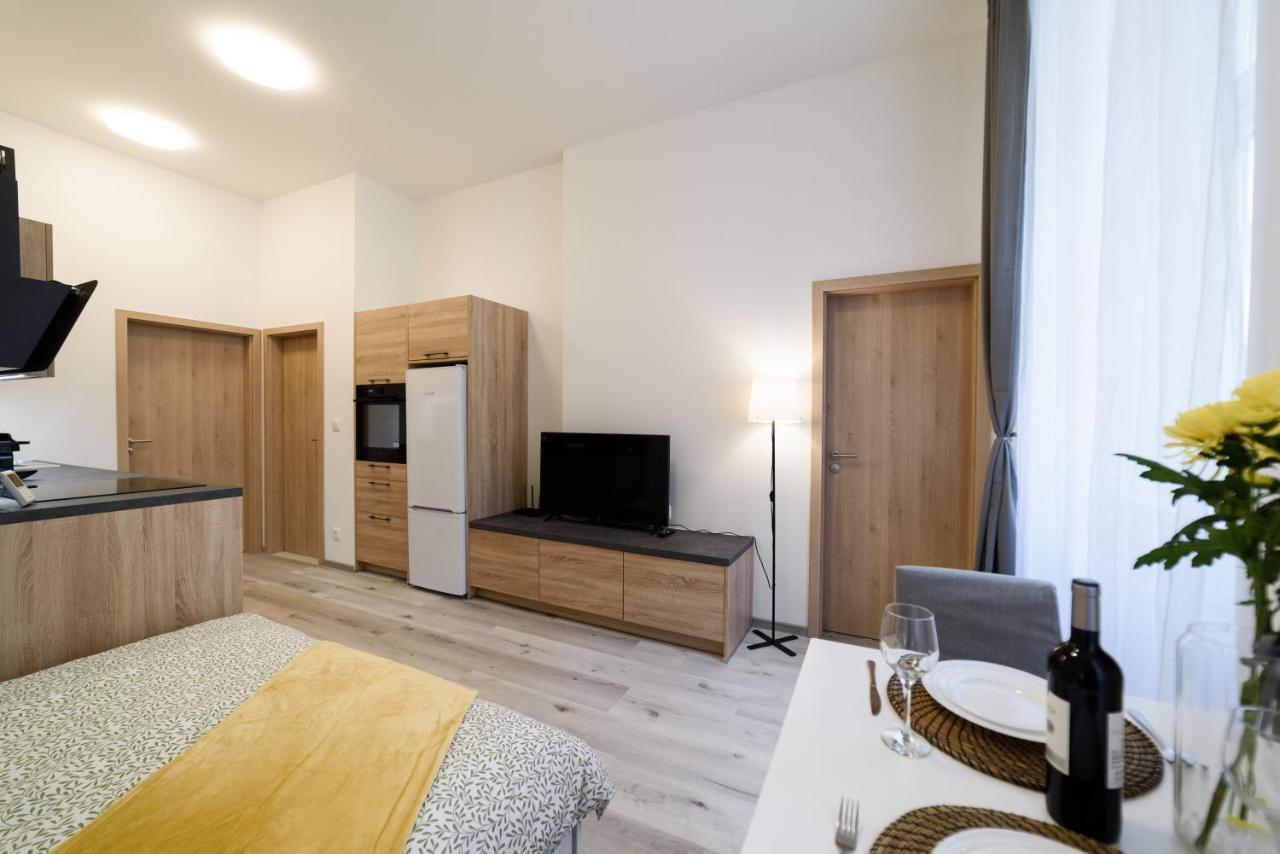 New Apartments Near Dancing House Praga Esterno foto
