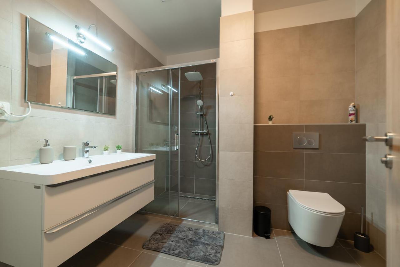 New Apartments Near Dancing House Praga Esterno foto