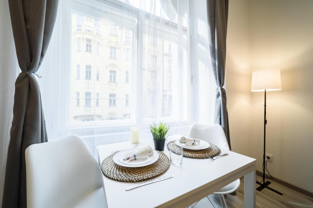 New Apartments Near Dancing House Praga Esterno foto