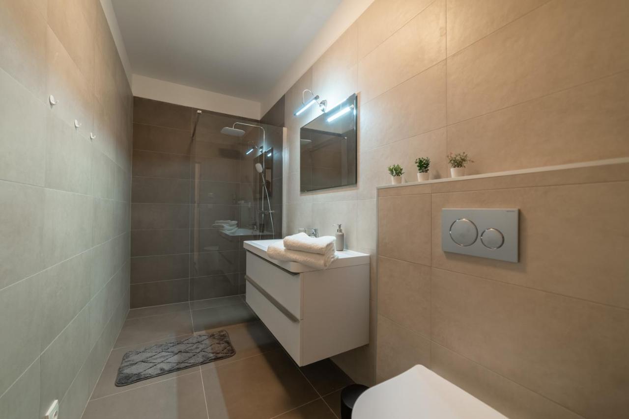 New Apartments Near Dancing House Praga Esterno foto