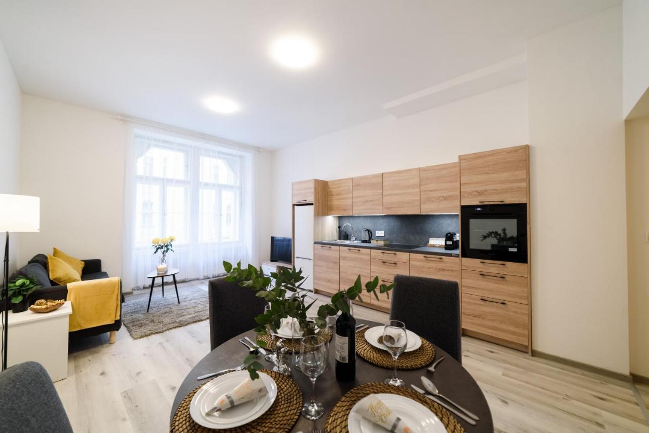 New Apartments Near Dancing House Praga Esterno foto