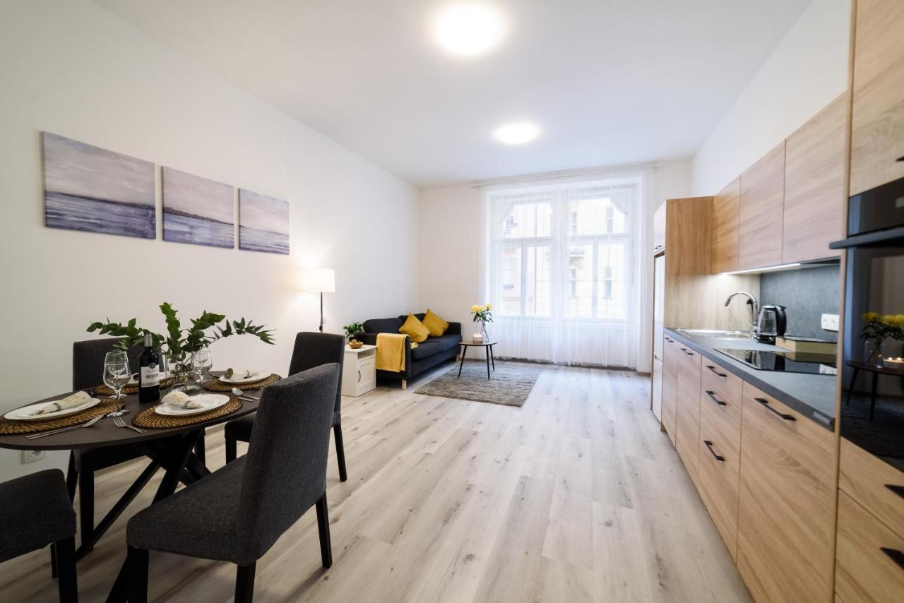 New Apartments Near Dancing House Praga Esterno foto